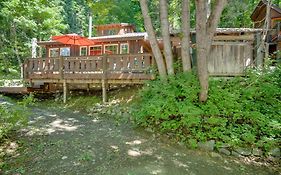 Leavenworth Cabin With Private Hot Tub!